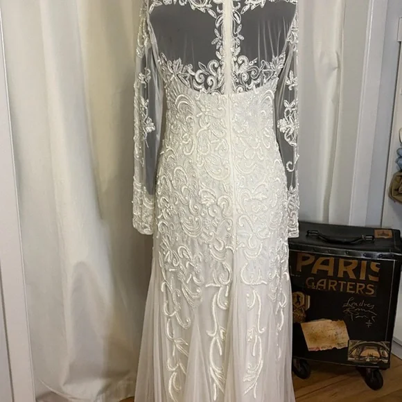 Ivory sequined wedding dress size 8 sheer beaded bodice and long sleeves long - Picture 4 of 9